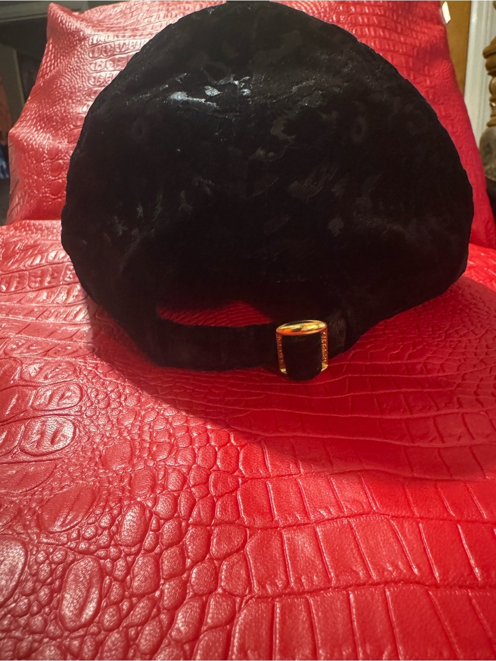 New Era Black Velvet Cap with Gold NY Logo - Picture 3 of 4